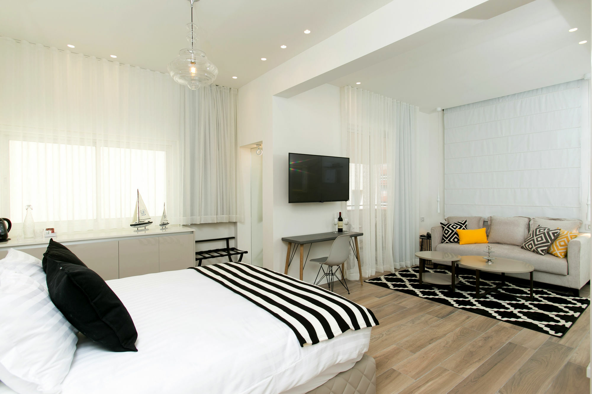 K Suites Tlv By The Beach 텔아비브 외부 사진