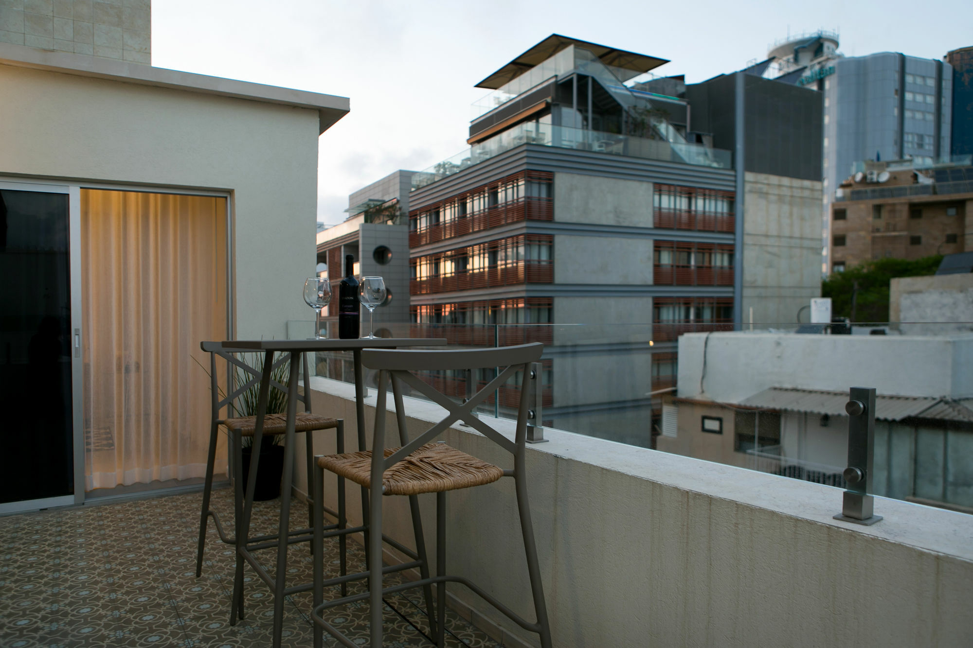 K Suites Tlv By The Beach 텔아비브 외부 사진